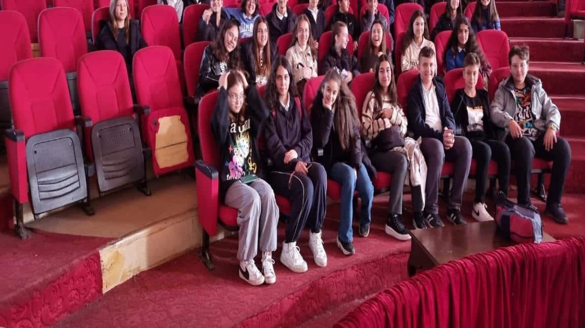Şehit Hakan İncekar Ortaokulu 8. Sınıf Öğrencileri, Bornova Anadolu Lisesi ve İzmir Fen Lisesi'nde Geleceklerine Yön Verdi